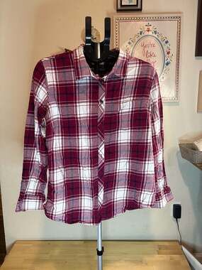 Blue Mountain Women's XL Maroon and White Plaid Flannel Button-Down Shirt